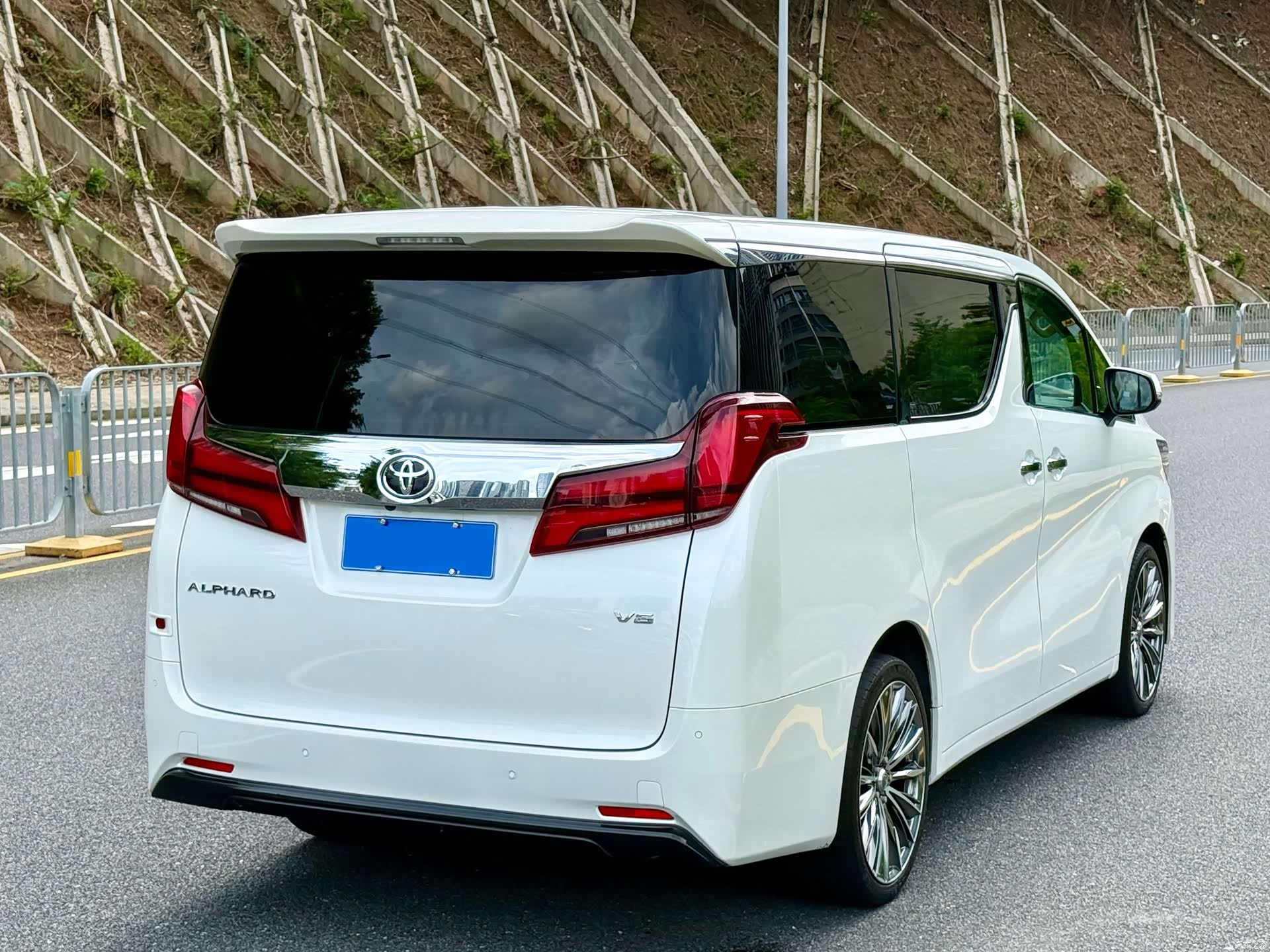 Toyota Alphard, 2019 12