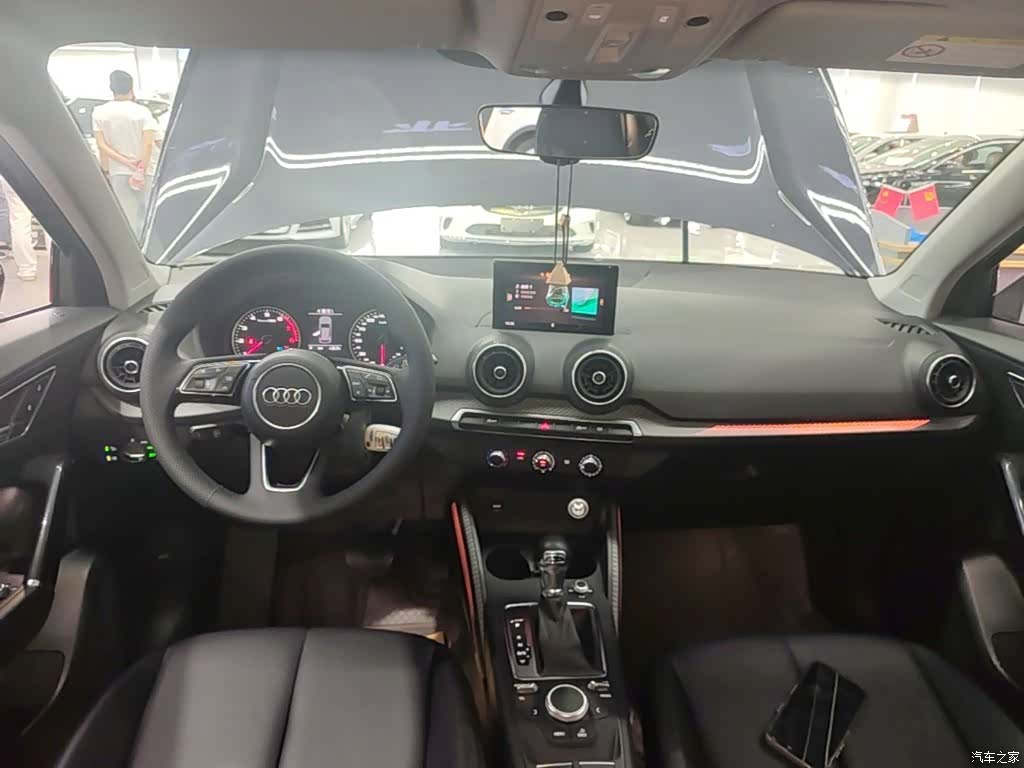 Audi Q2L, 2020 10