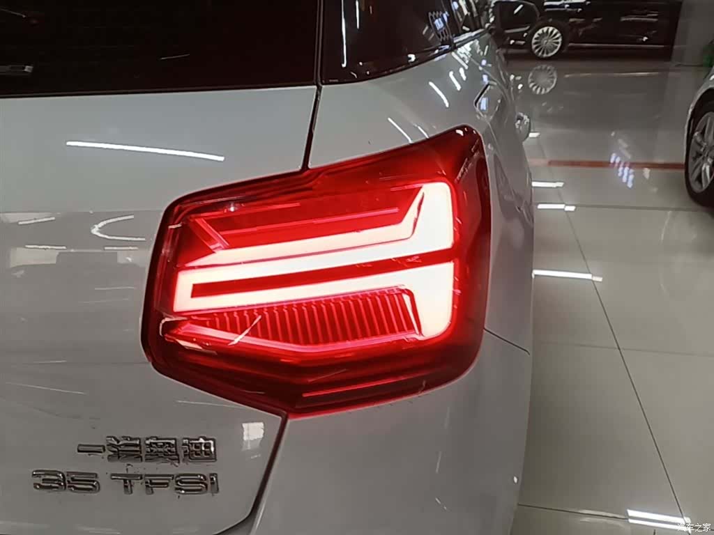 Audi Q2L, 2021 8
