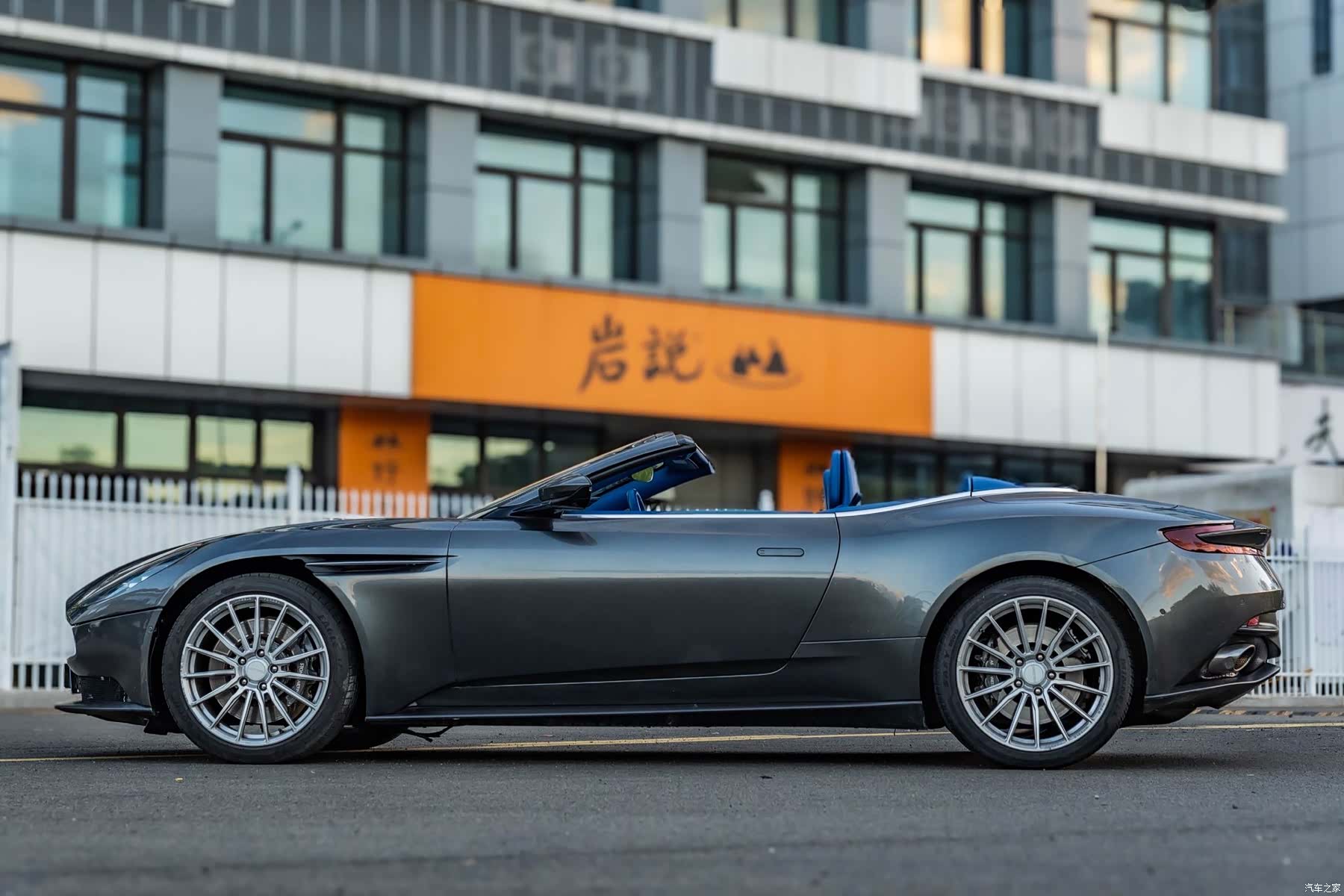 Aston Martin DB11, 2018 7