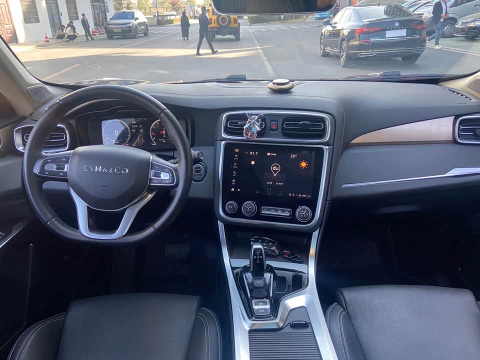 Lynk & Co 01