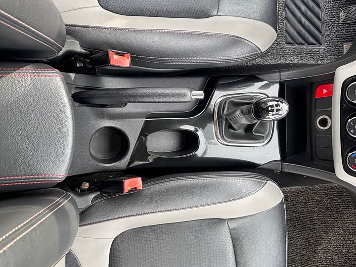 BAIC Huansu H3 2016 H3 F 1.5L МКПП Люкс