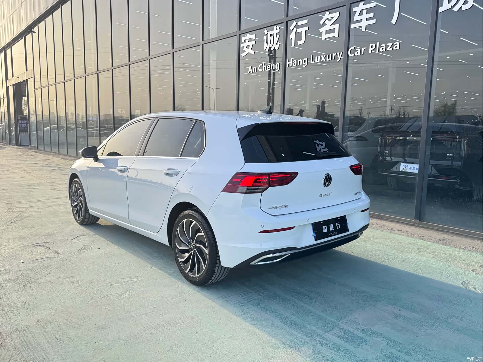 Volkswagen Golf, 2024 4