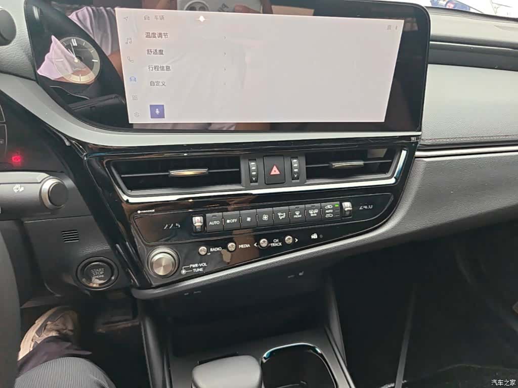 Lexus ES, 2024 13