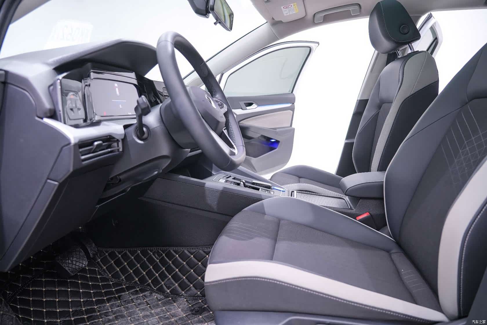 Volkswagen Golf, 2023 14