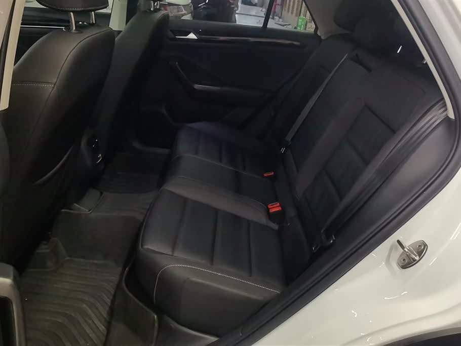 Volkswagen T-ROC exploring Songs
