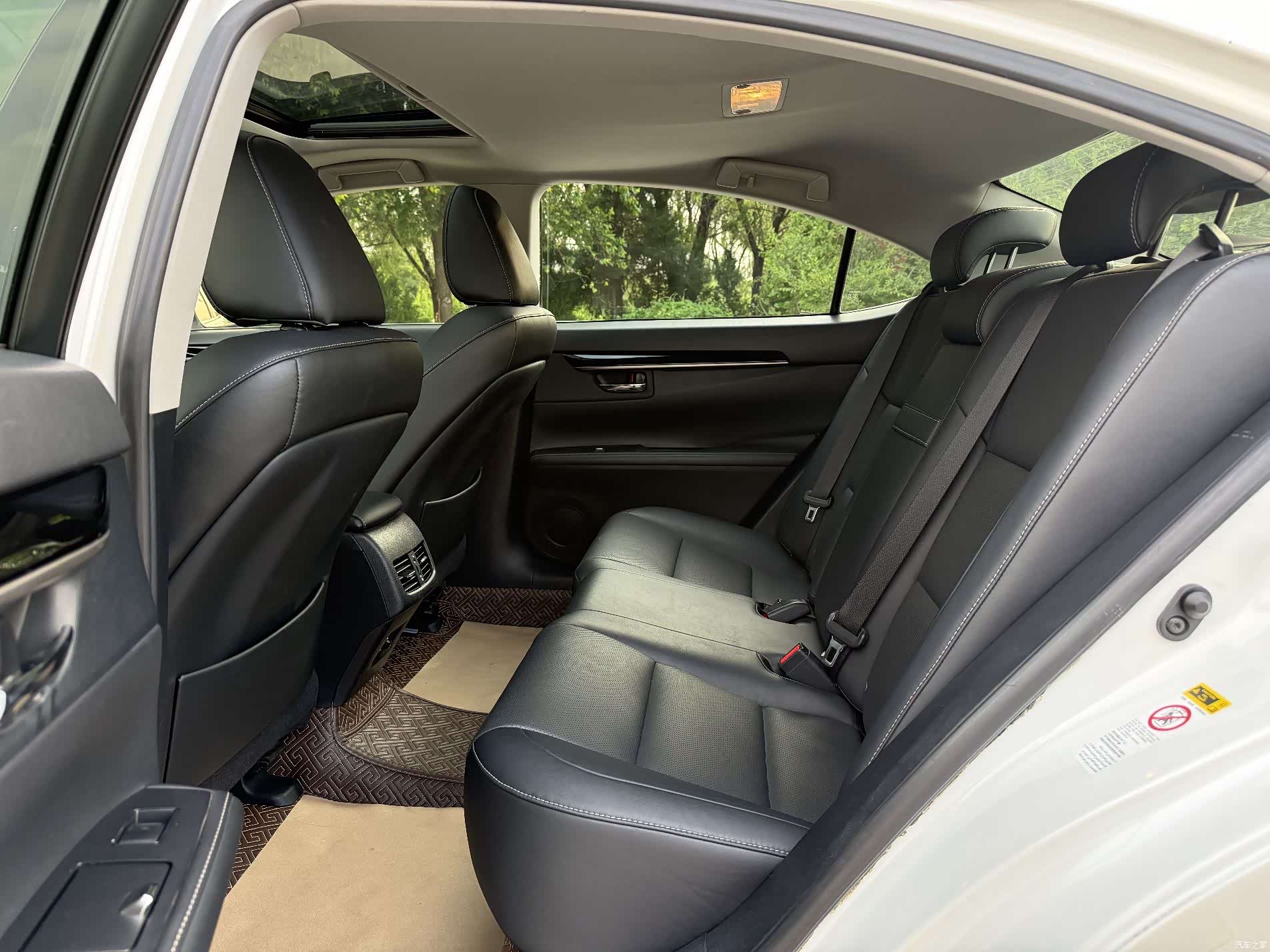 Lexus ES, 2015 13