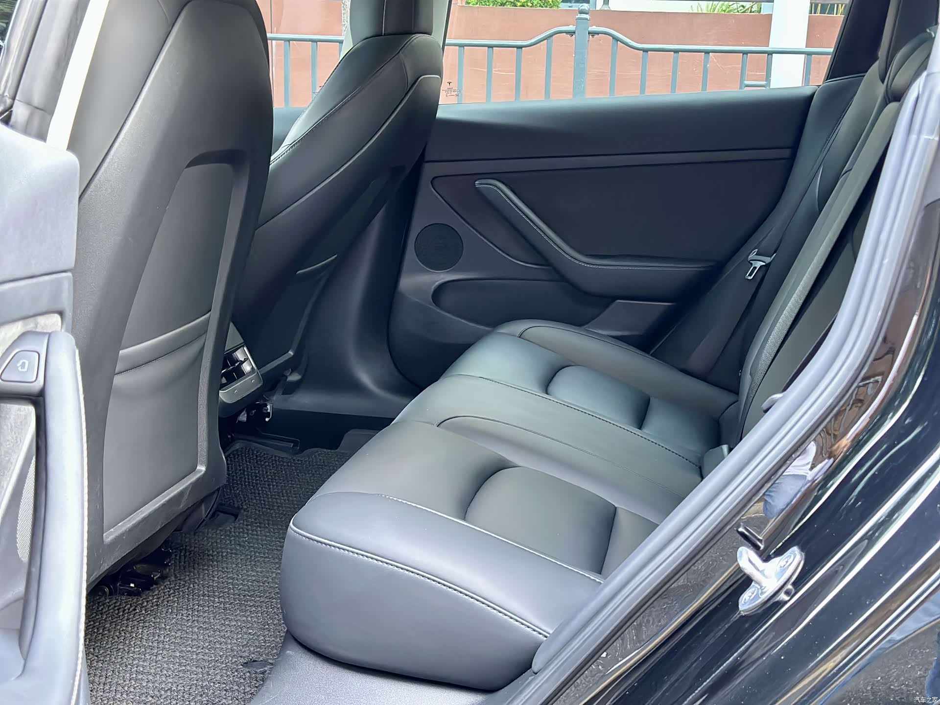 Tesla Model 3, 2022 все фото