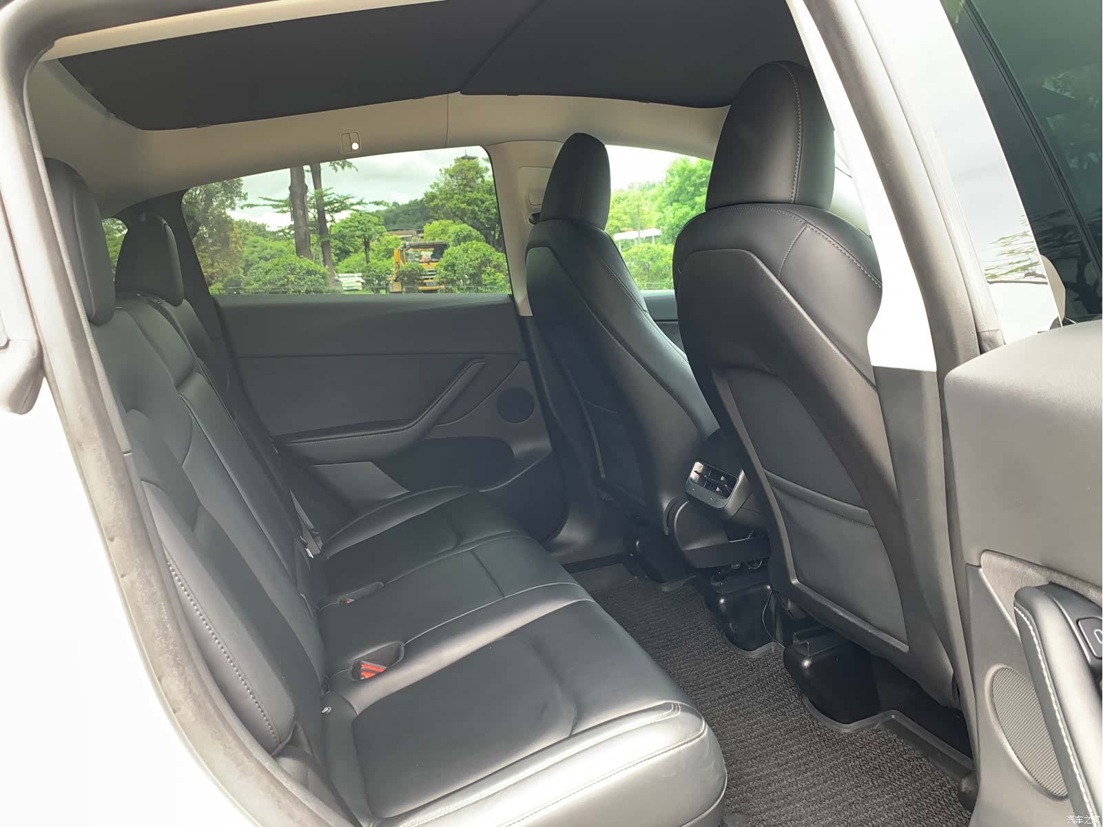 Tesla Model Y, 2022 12
