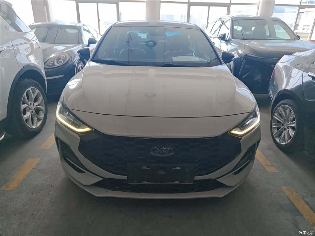 Ford Focus, 2023 3