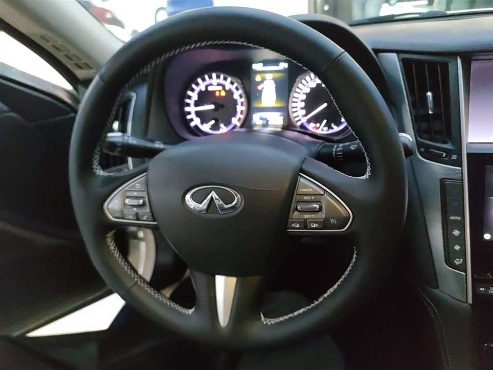 Infiniti Q50L
