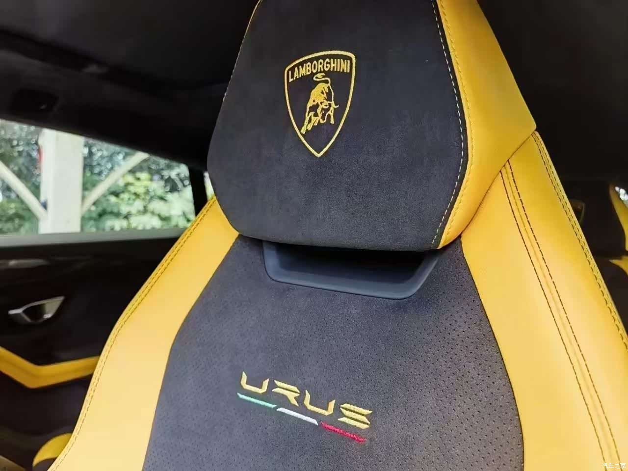 Lamborghini Urus, 2022 все фото