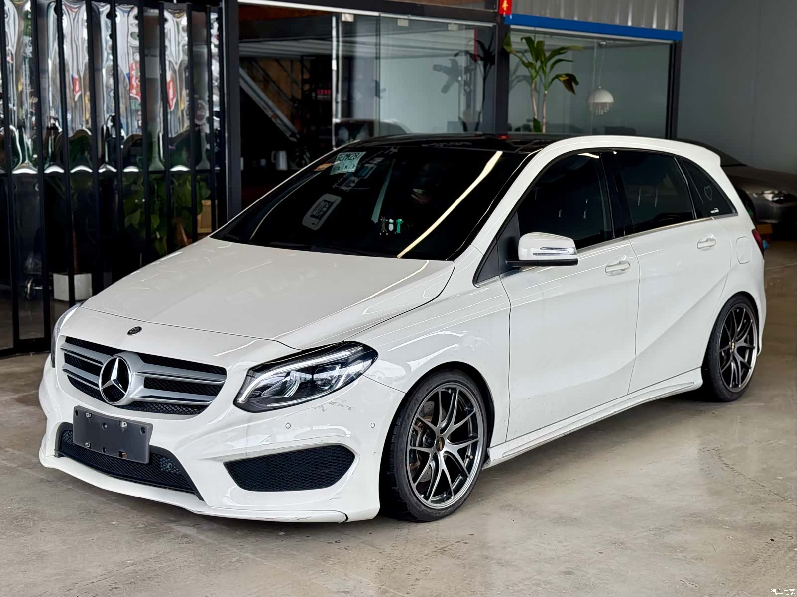 Mercedes-Benz B-Class, 2015 1