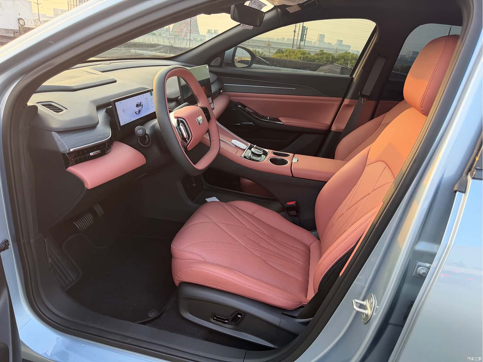 Geely Galaxy L6, 2025 14