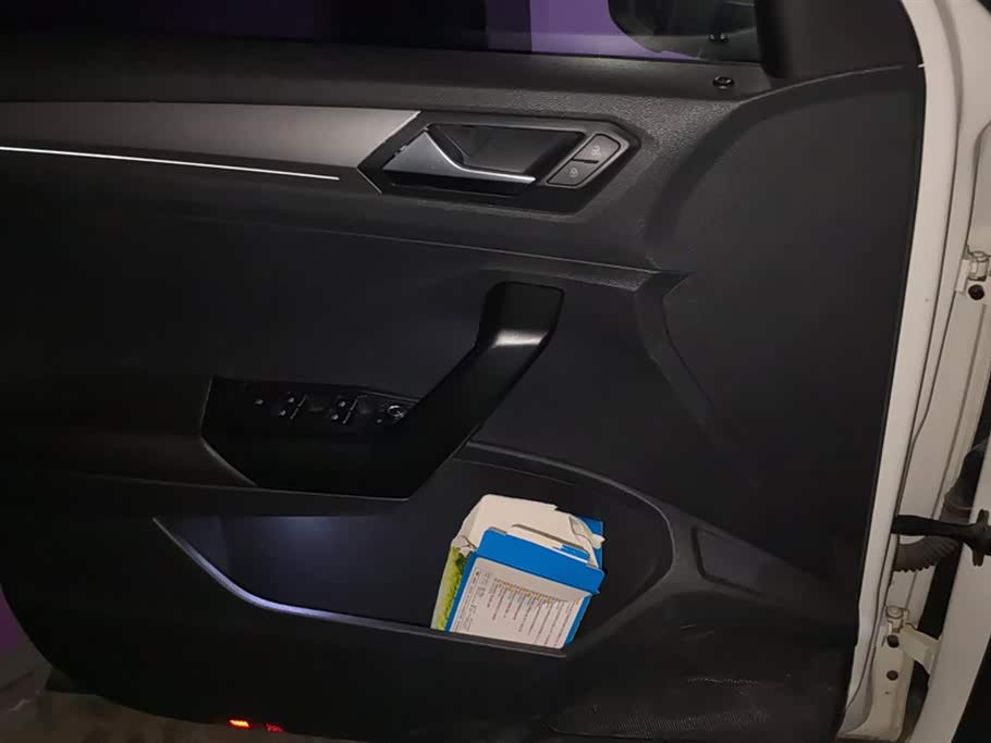 Volkswagen T-ROC exploring Songs