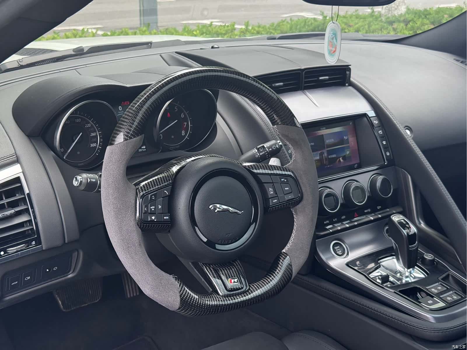 Jaguar F-TYPE, 2018 все фото