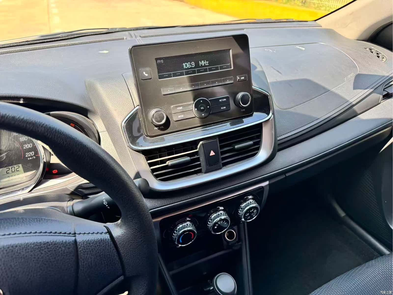 Toyota YARiS L, 2020 10