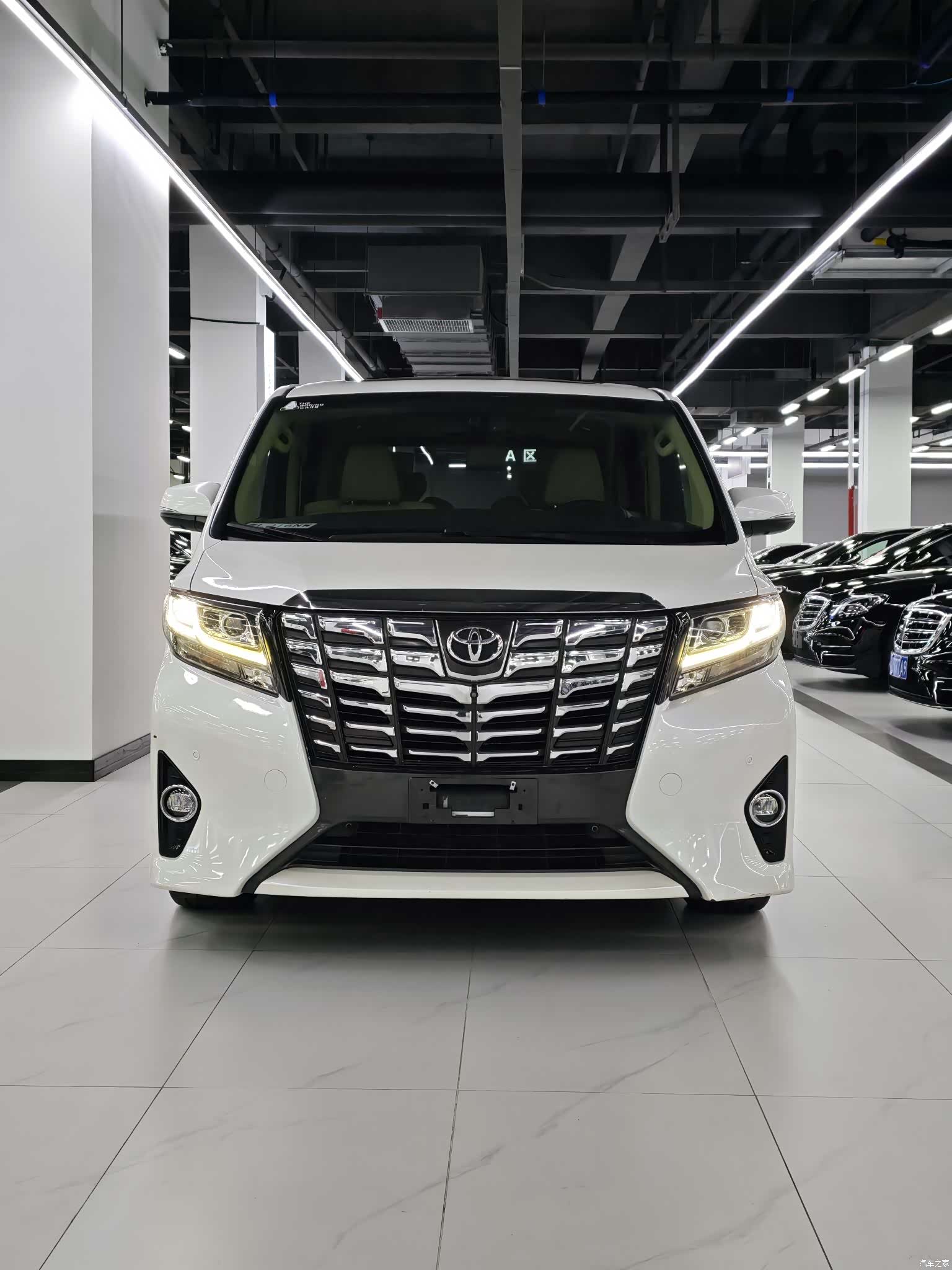 Toyota Alphard, 2015 4
