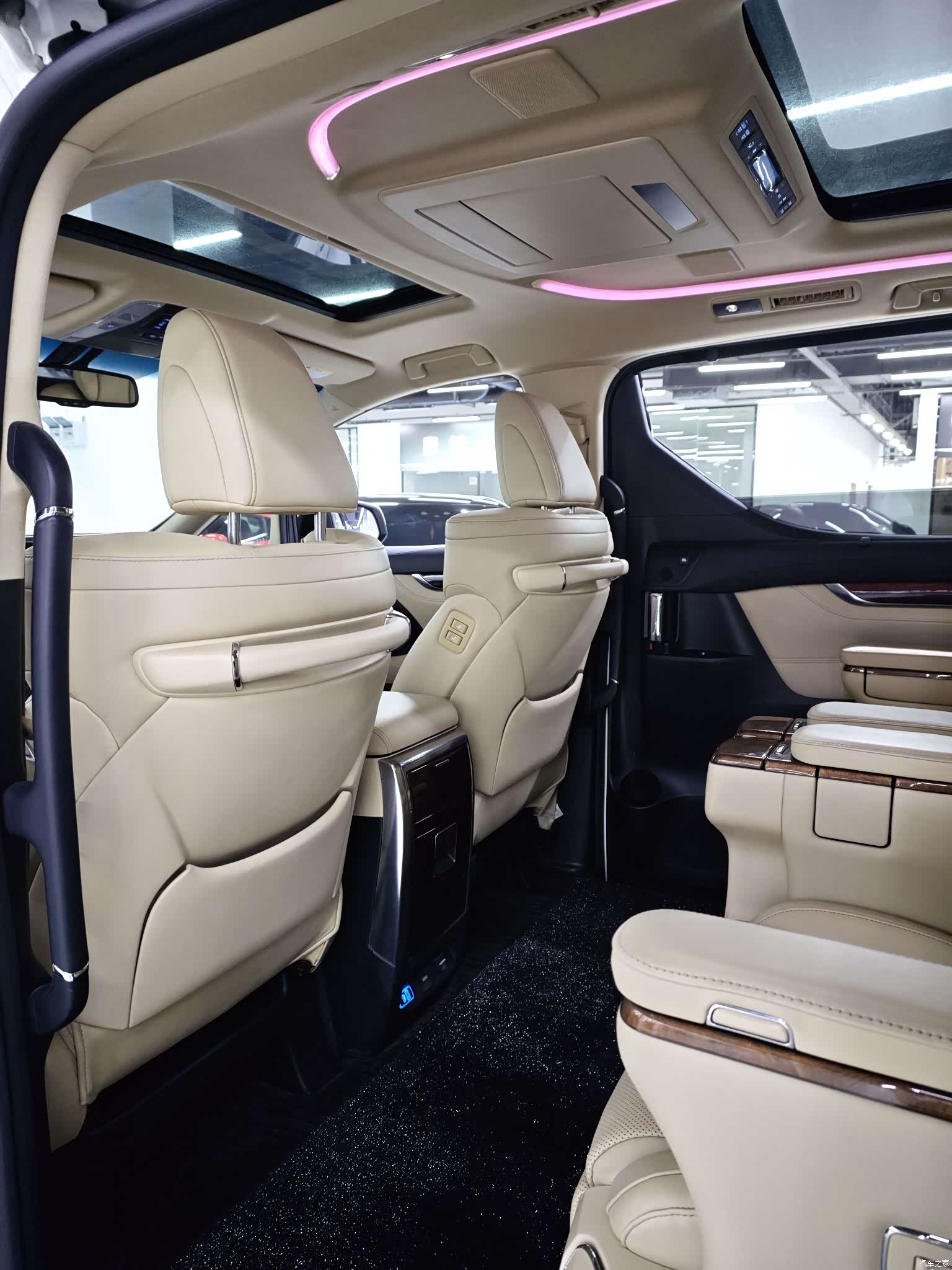 Toyota Alphard, 2015 8