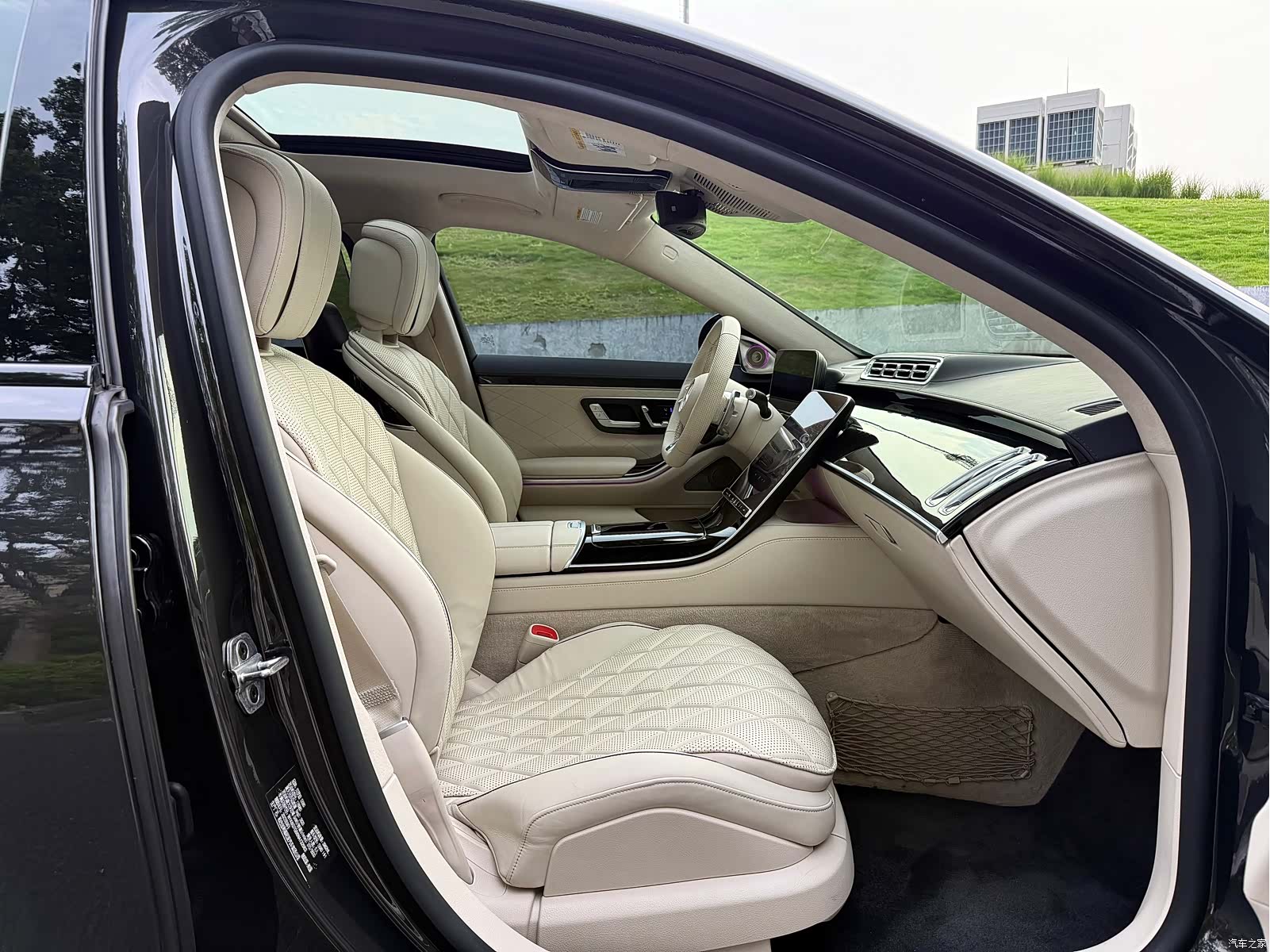 Mercedes-Benz S-Class, 2024 18