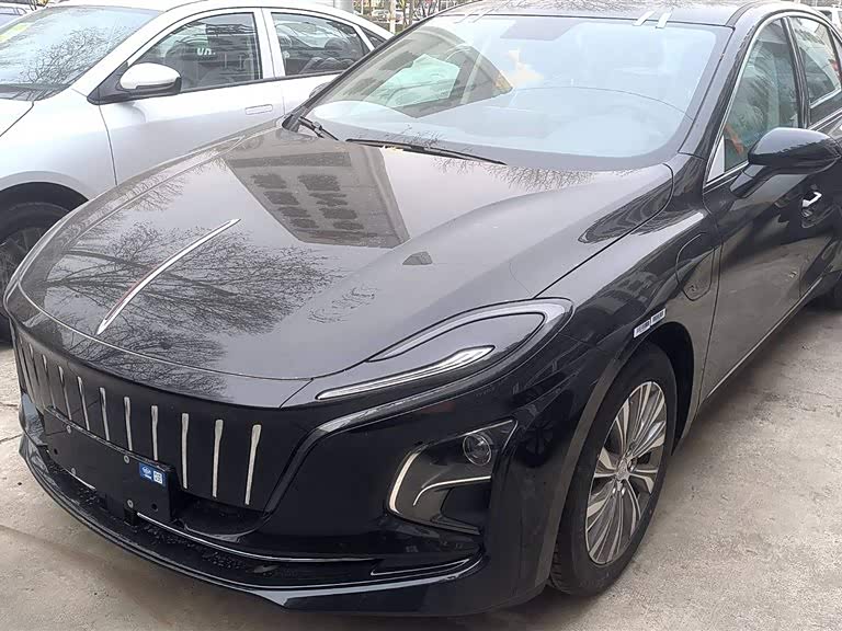Hongqi E-QM5