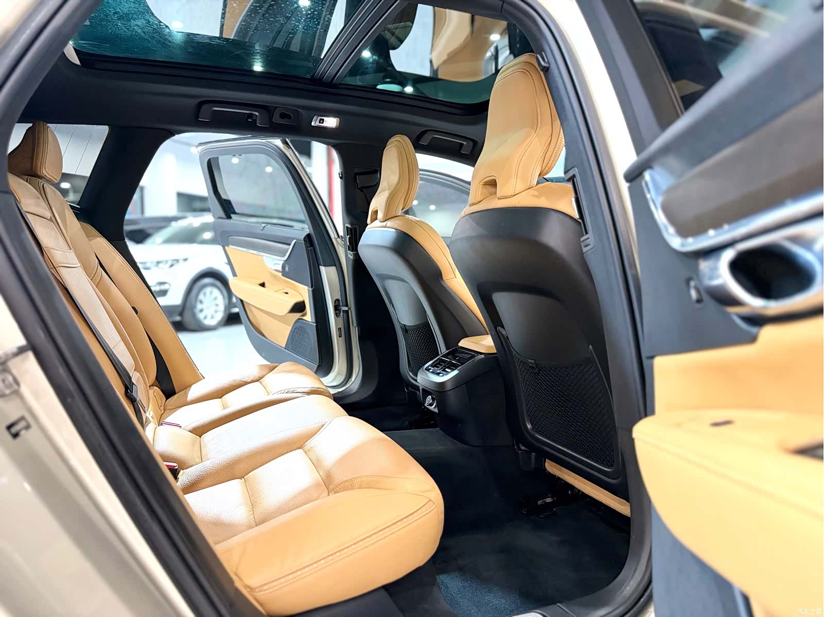 Volvo V90, 2019 18