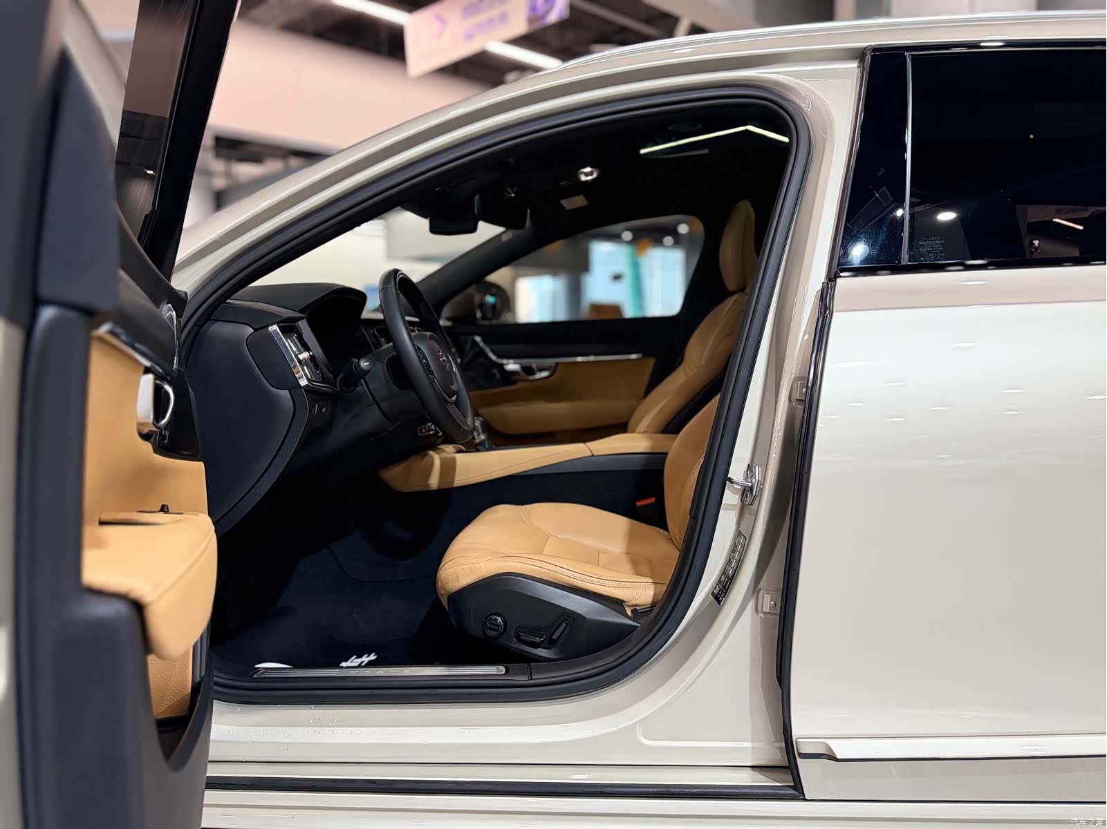 Volvo V90, 2019 14
