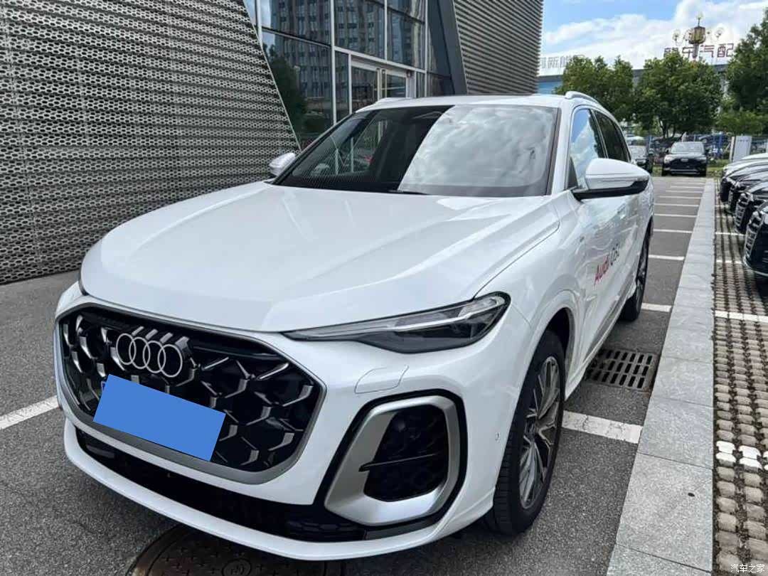 Audi Q5L, 2025 1