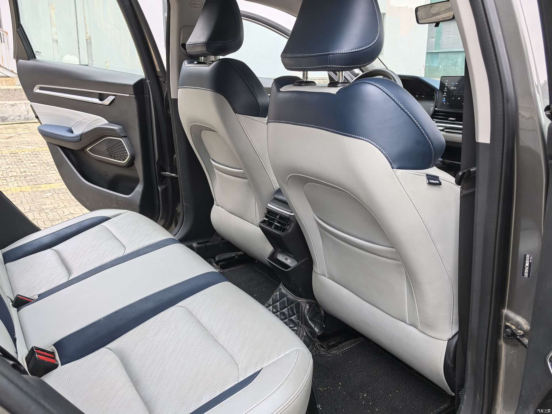 Geely Emgrand, 2021 15