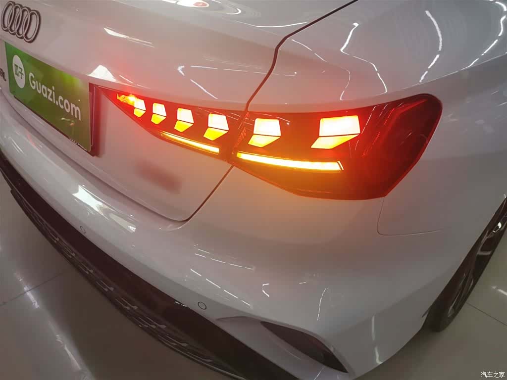 Audi Flying Spur, 2025 23