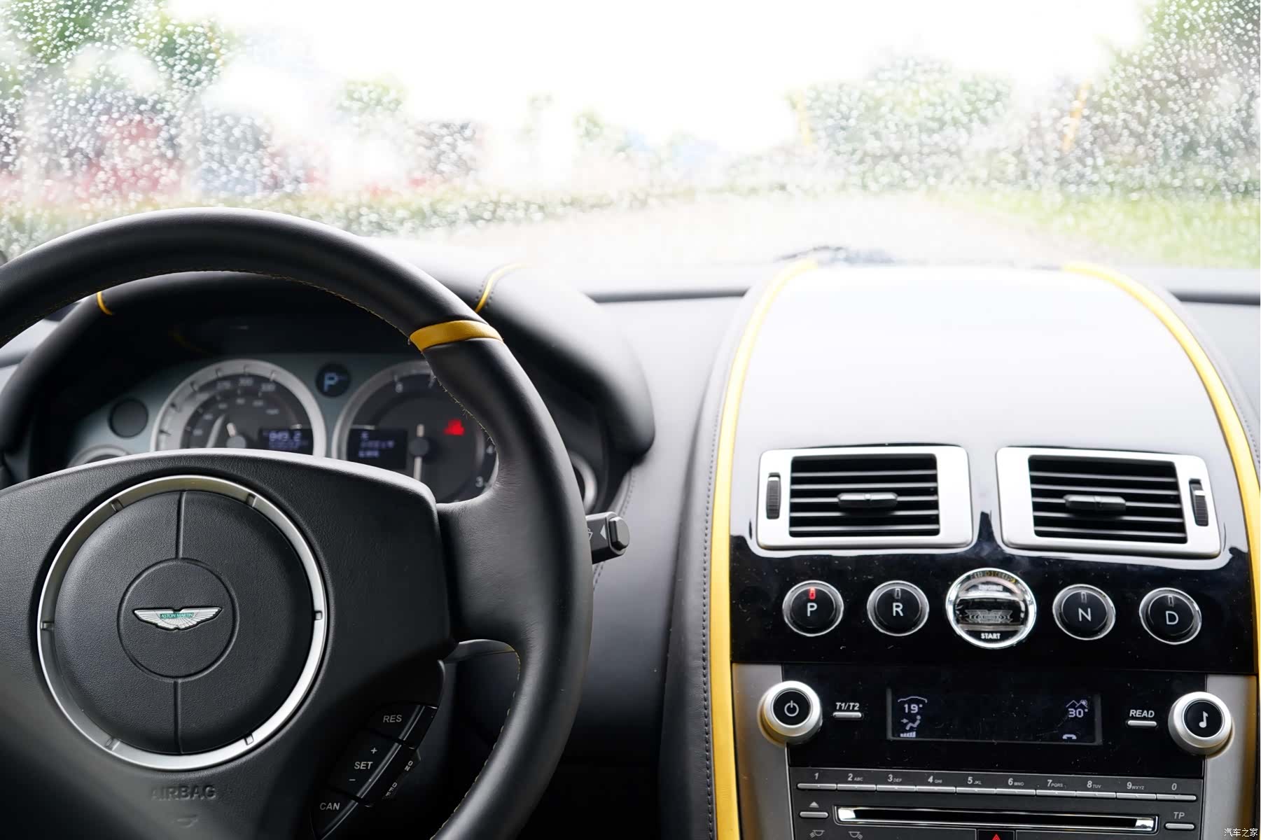 Aston Martin Rapide, 2011 9