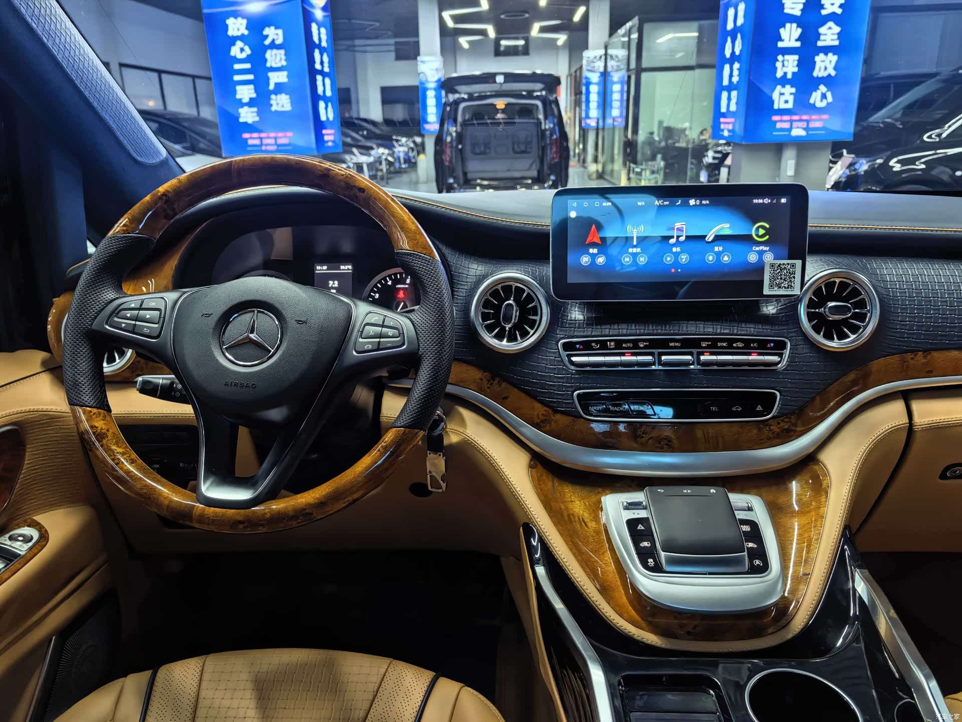 Mercedes-Benz 7, 2022 14