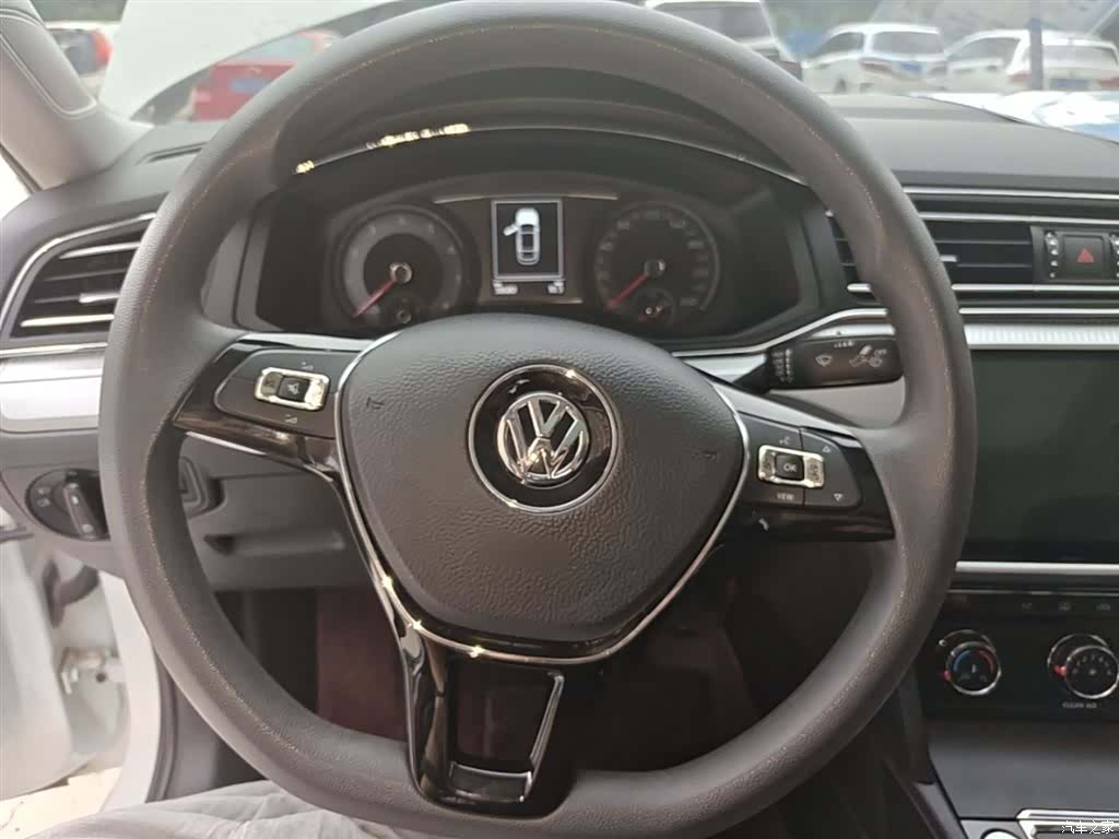 Volkswagen Lamando, 2019 11