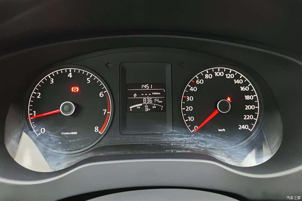 Volkswagen Sagitar, 2014 14