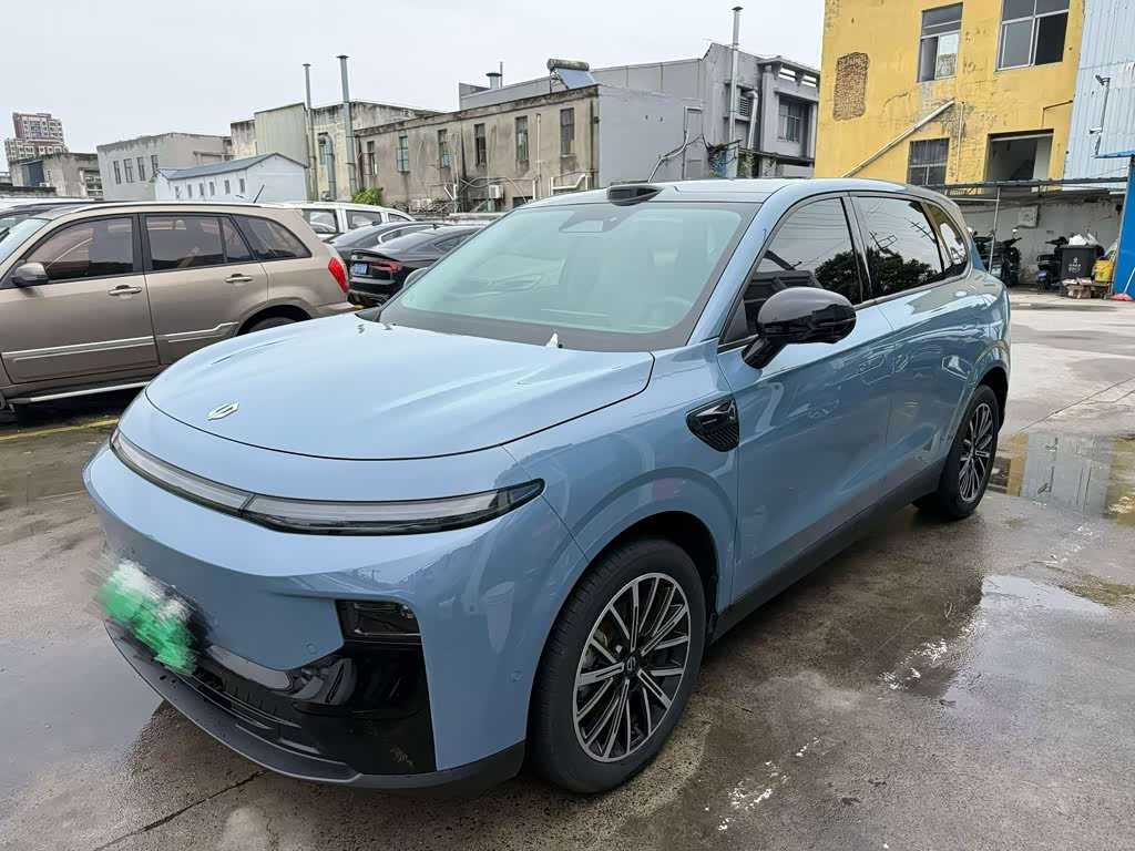 Leapmotor B10