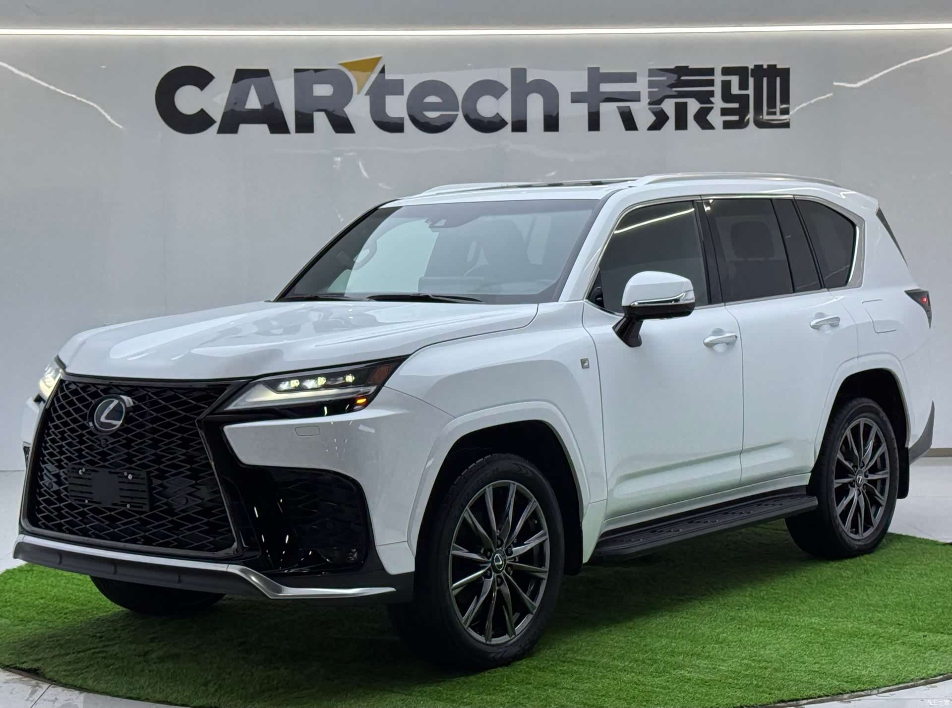 Lexus LX, 2025 1