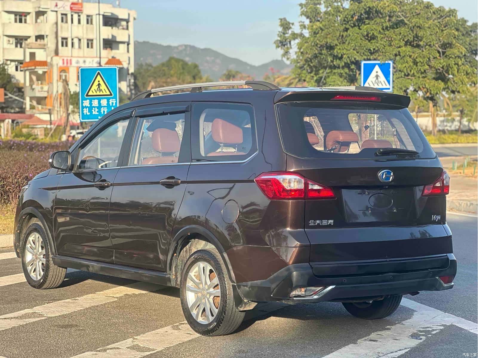 BAIC M70, 2017 14