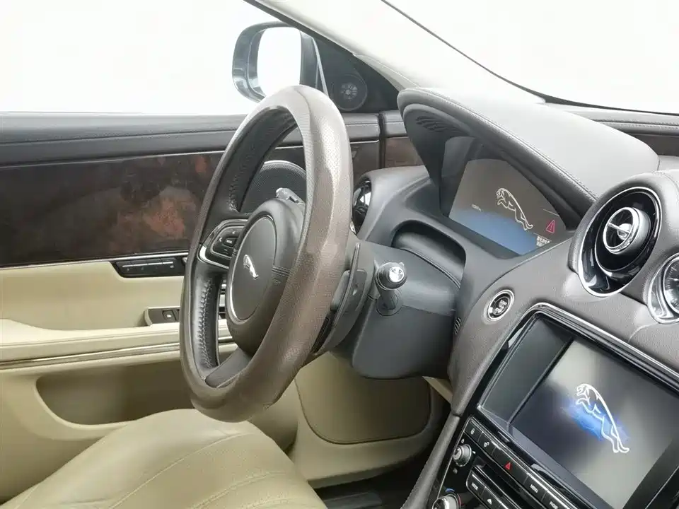 Jaguar XJ Jaguar XJ