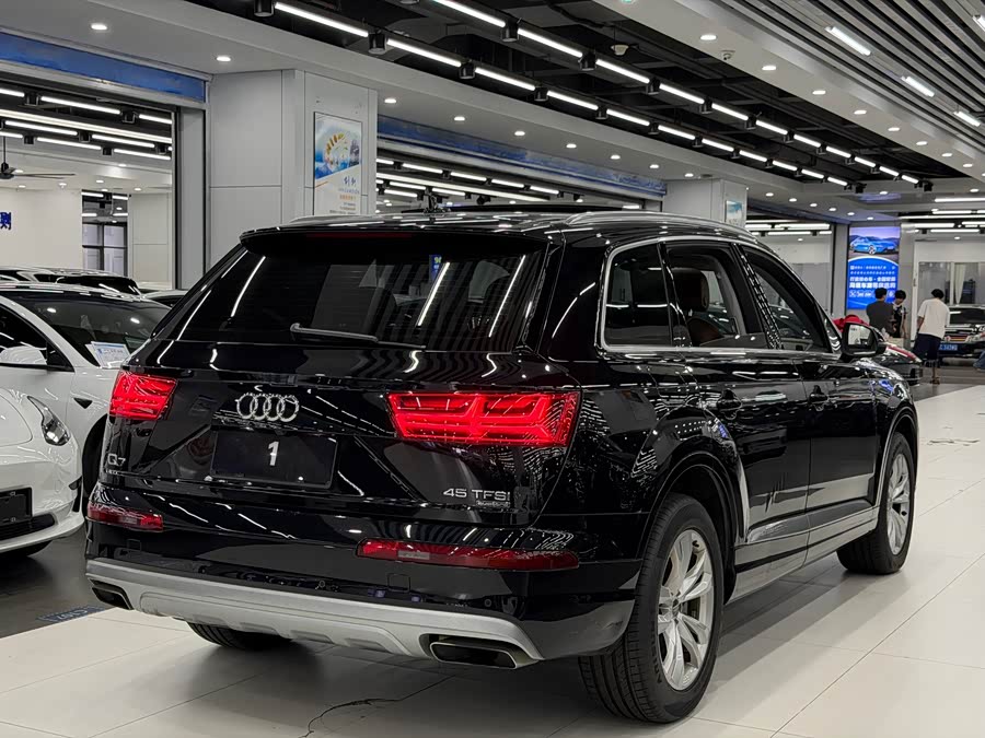 Audi Q7 2018, фото 6