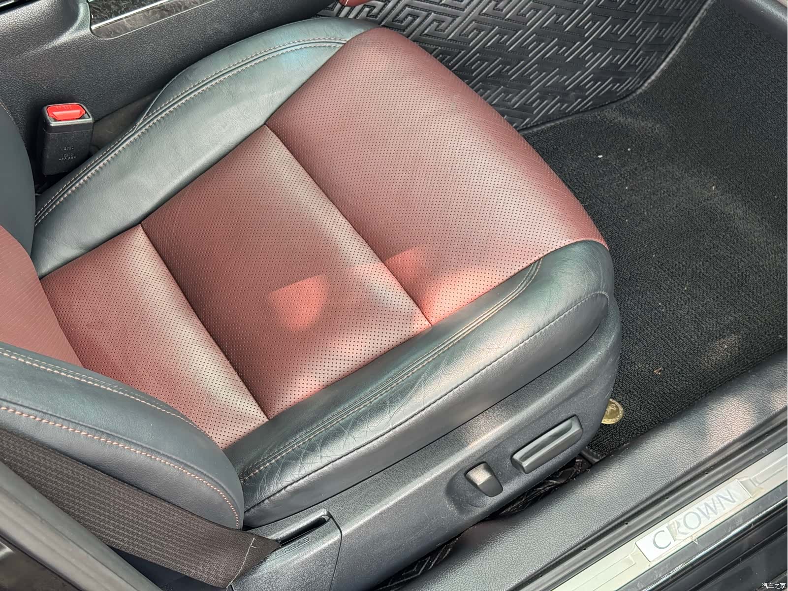 Toyota Crown, 2018 12