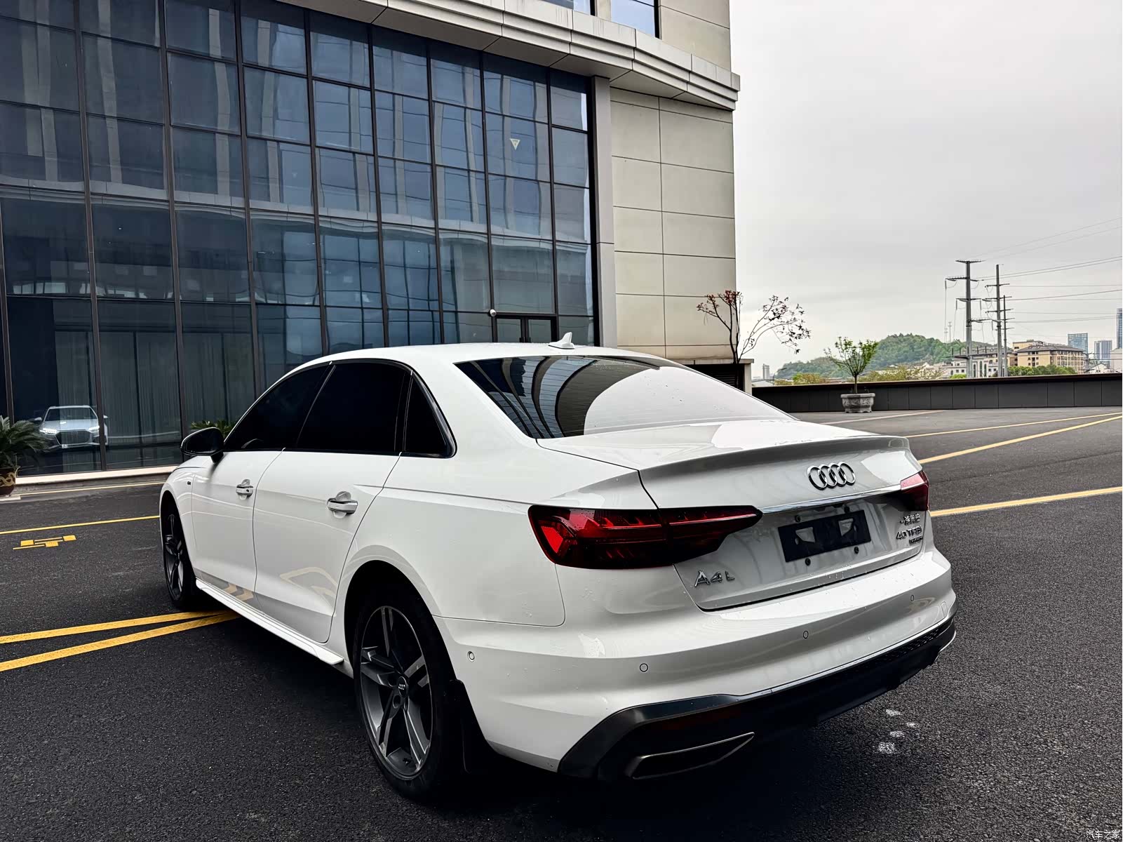 Audi A4L, 2021 8