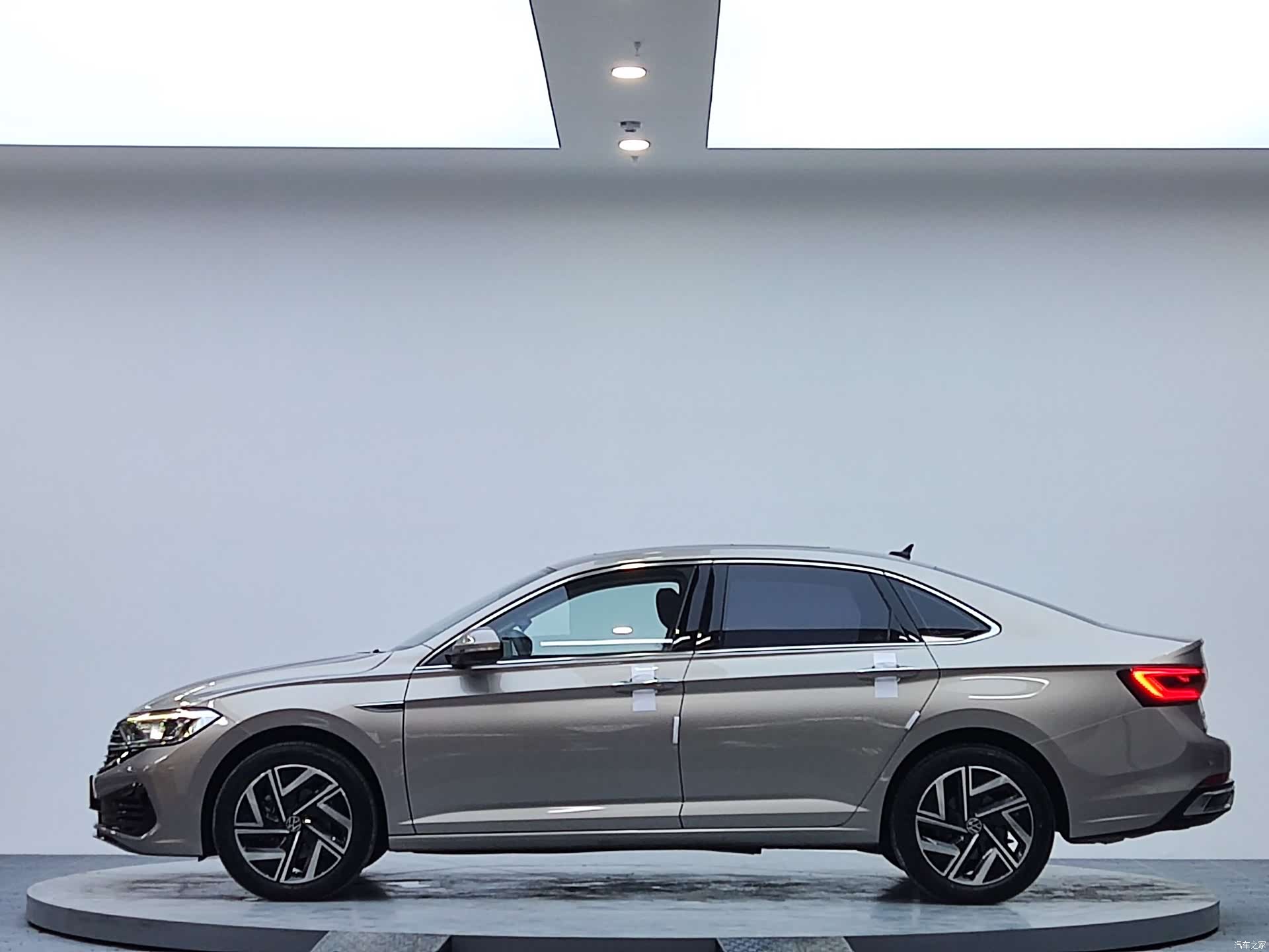 Volkswagen Sagitar, 2022 все фото