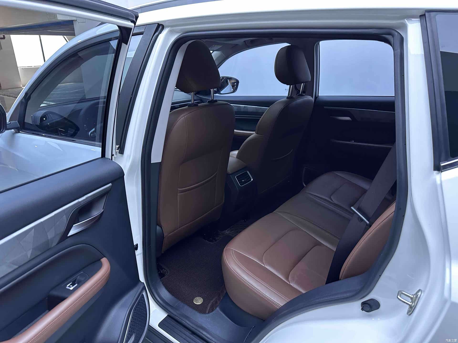 Geely X6, 2022 11