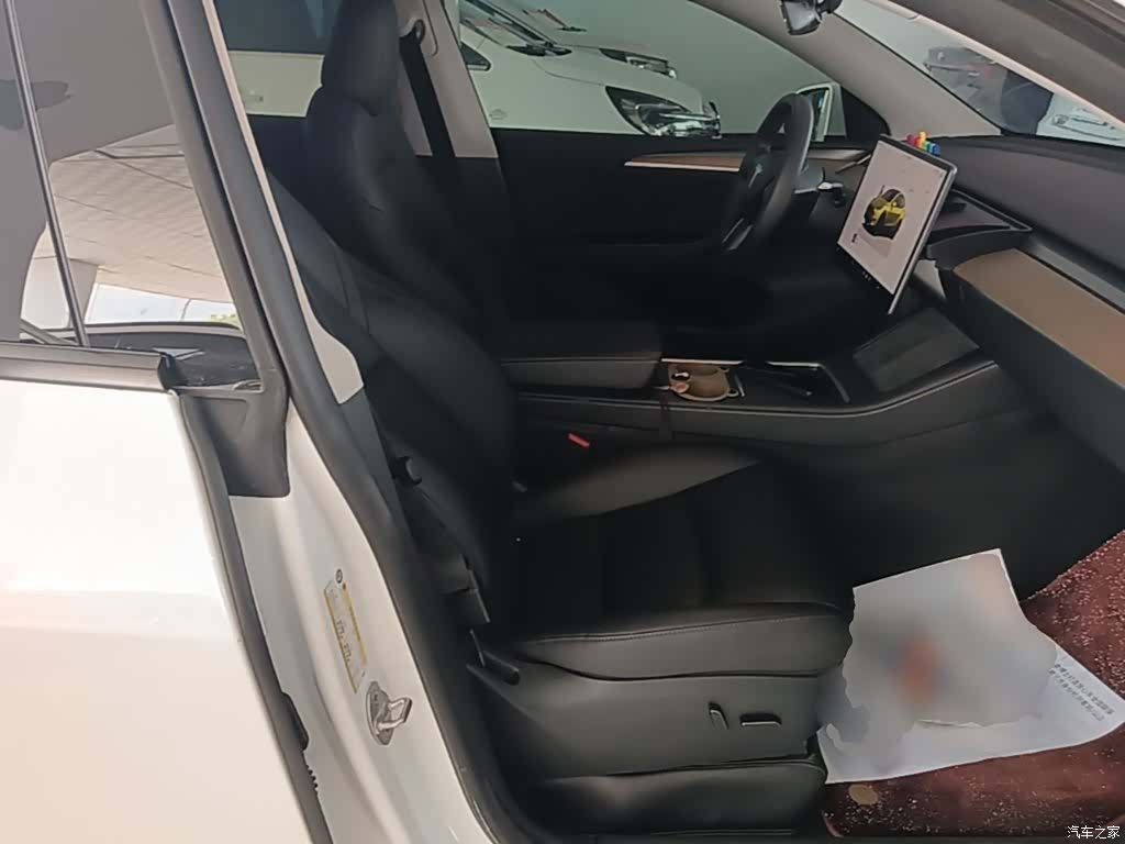 Tesla Model Y, 2023 25