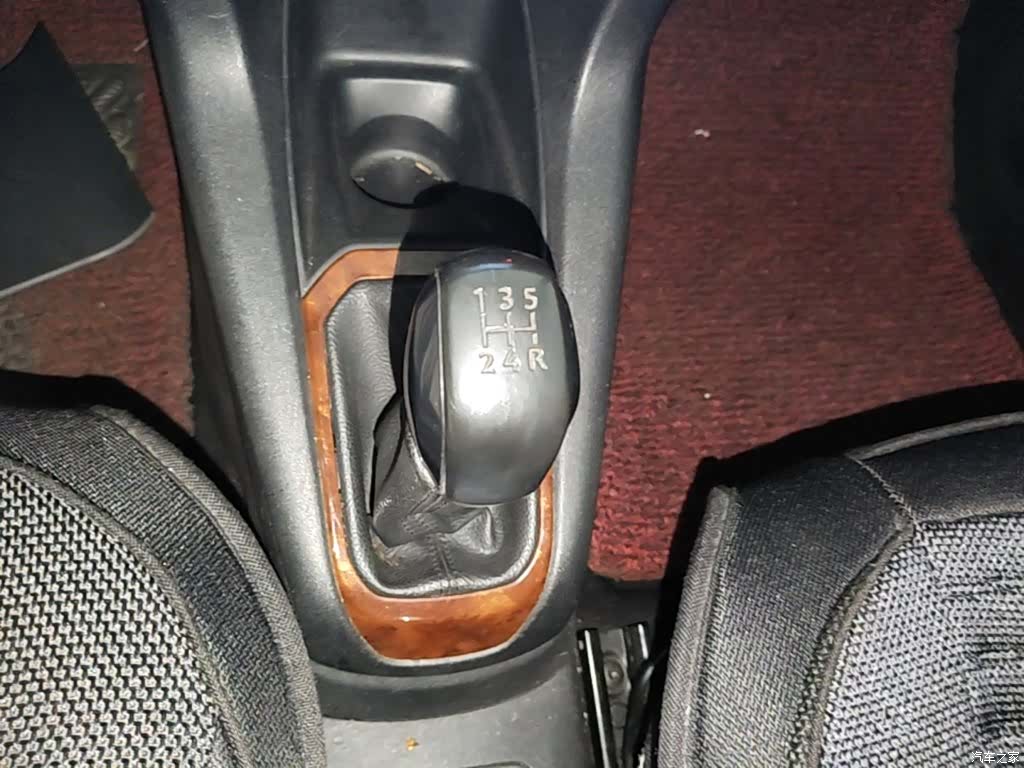 Peugeot 301, 2014 14