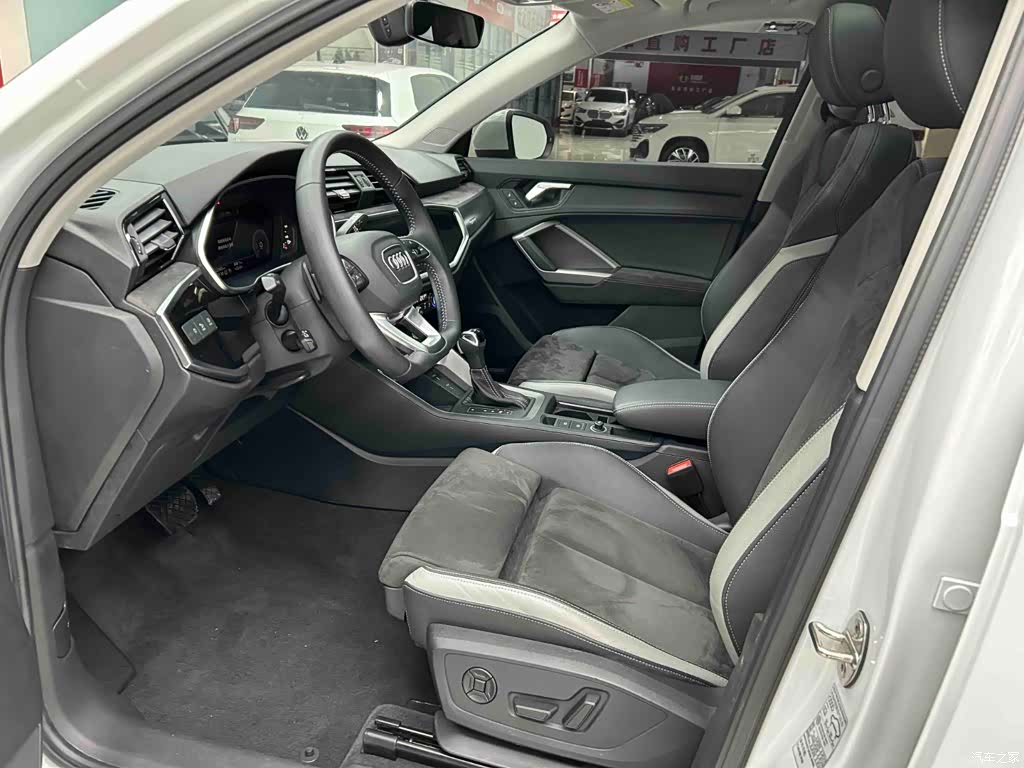 Audi Q3, 2022 11