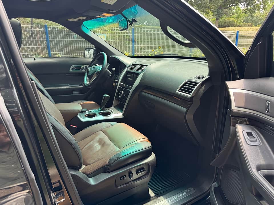 Ford Explorer Ford Explorer