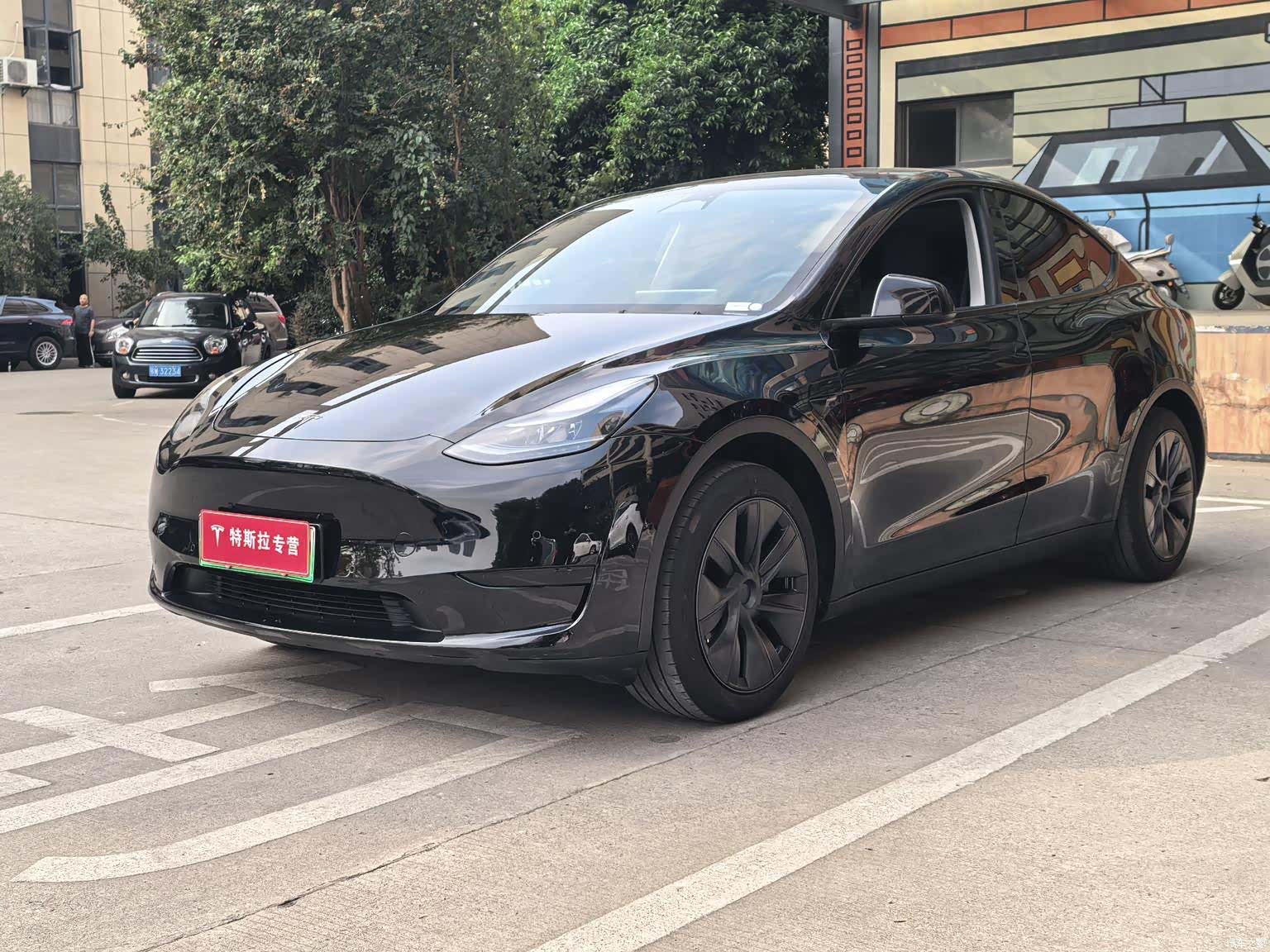 Tesla Model Y, 2023 1