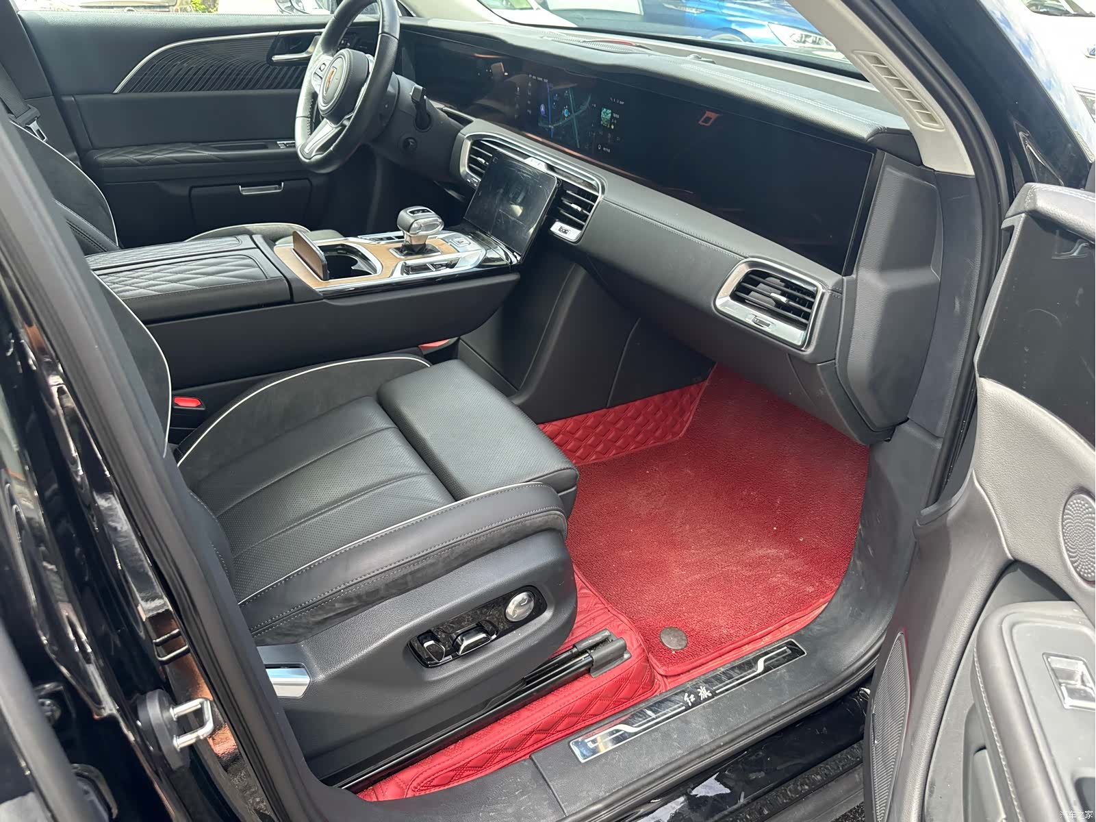 Hongqi E-HS9, 2023 11