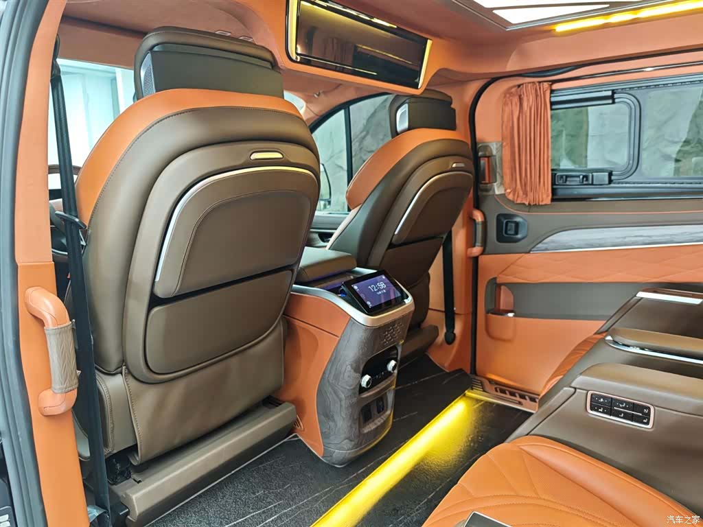 Ford Tourneo, 2024 10